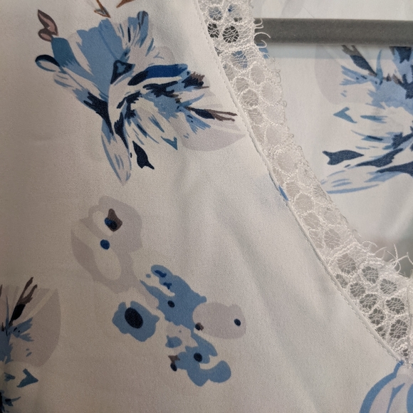 Shein blouse, size medium, never worn - Picture 3 of 3